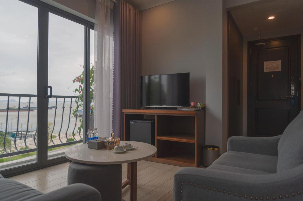 The Confetti Hotel Ha Long Bagian luar foto