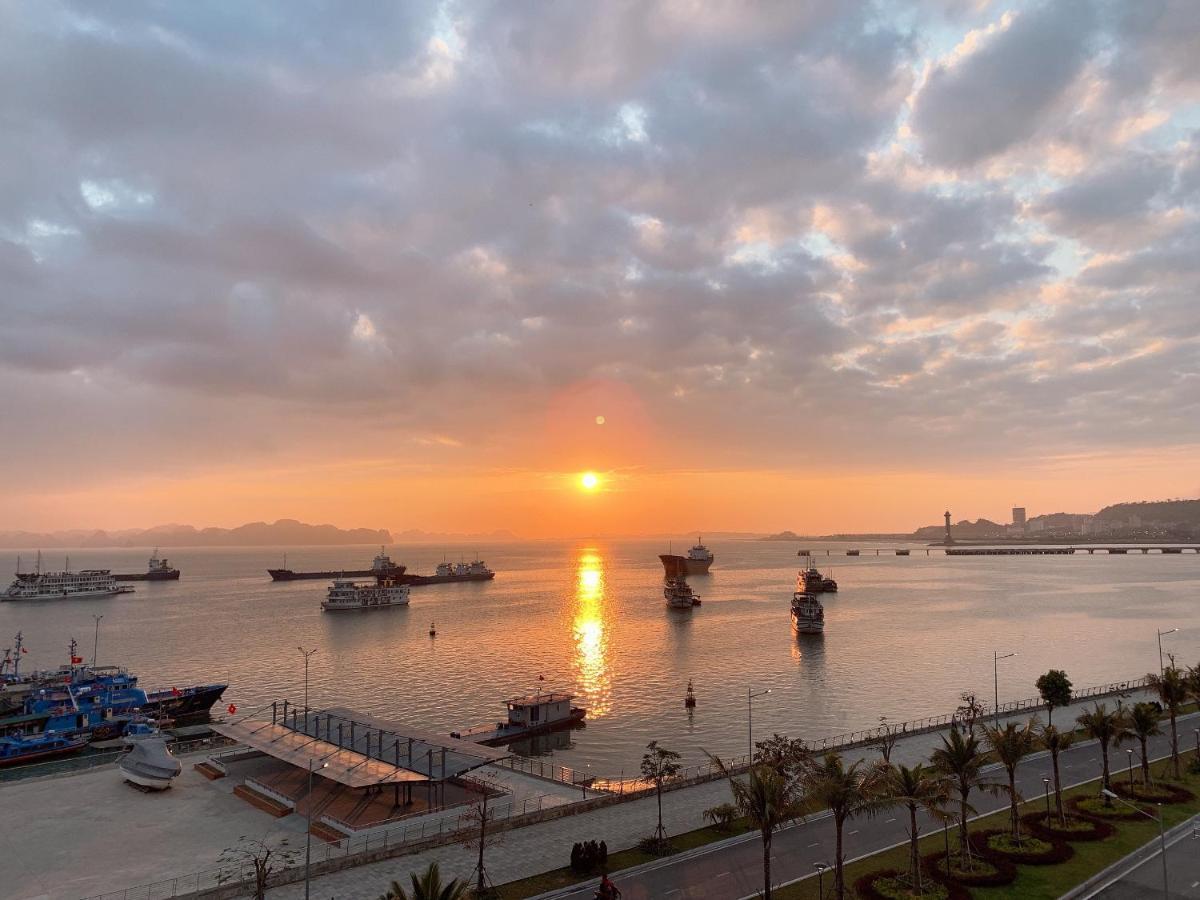 The Confetti Hotel Ha Long Bagian luar foto