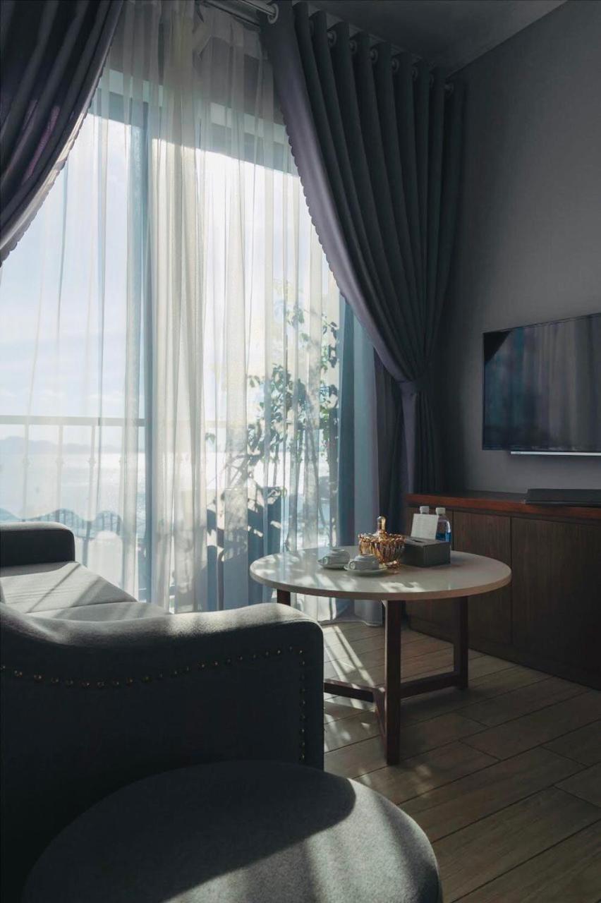 The Confetti Hotel Ha Long Bagian luar foto
